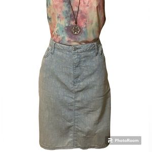3/$21! 💠 Light Denim Floral Jean Skirt by Nine West Vintage America Sz 14